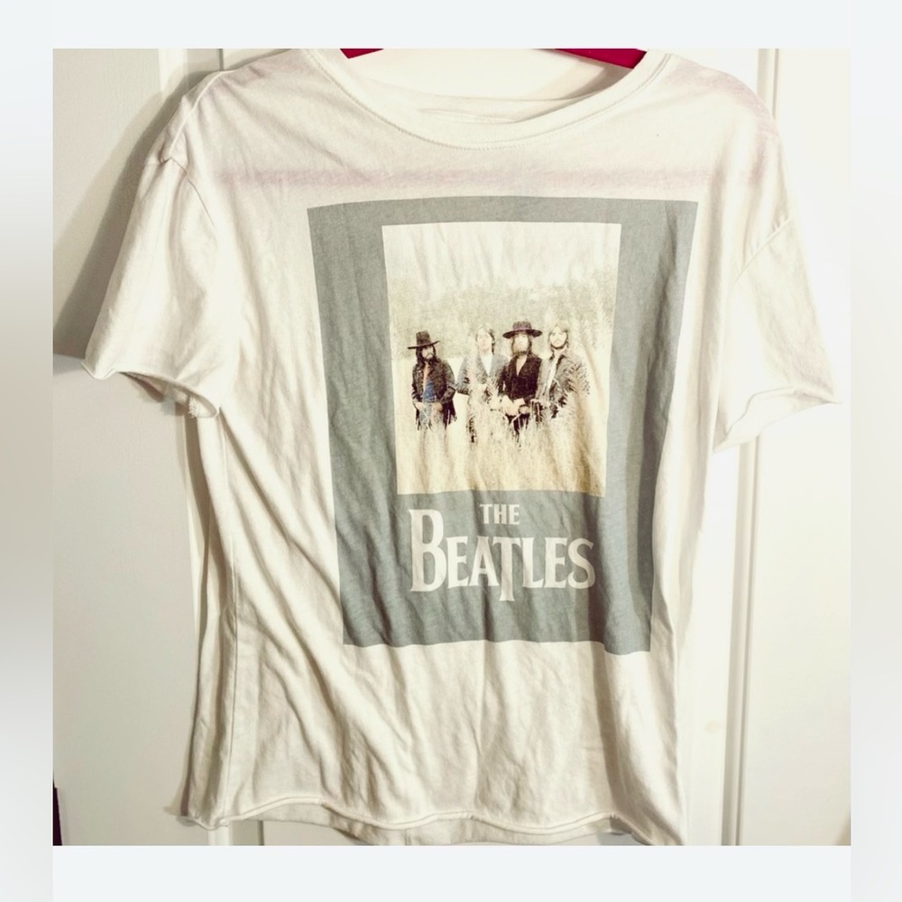EUC Beatles XS T-shirt.  Beautiful photo of group on white thin tshirt